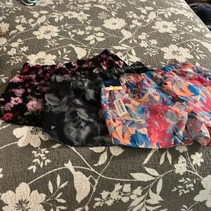 Mid rise dolphin hem shorts